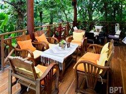 Steps to an updated outdoor entertaining space