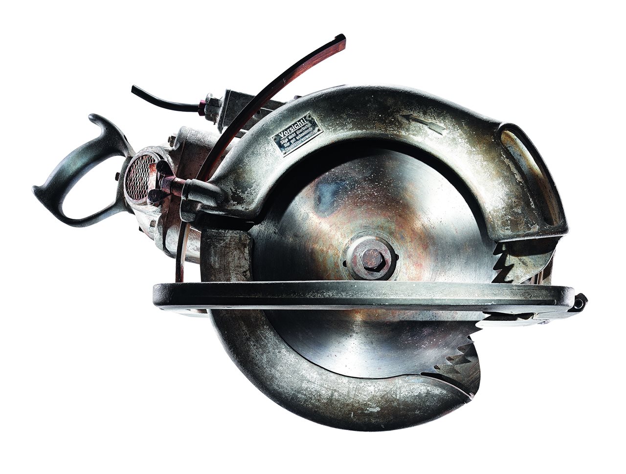 The first portable circular saw for carpenters was built in 1930 by Festool.